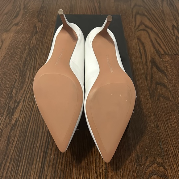 White banana republic pumps - Picture 2 of 3